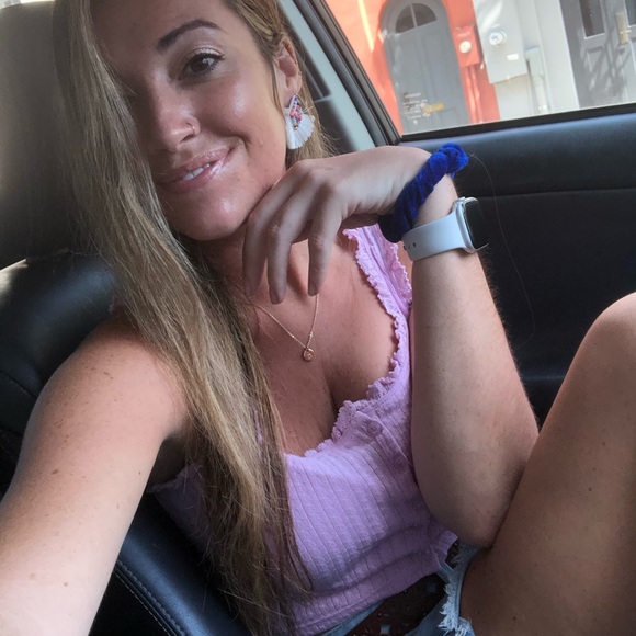 Meet your Posher, Delaney 🪩 - Picture 4 of 8